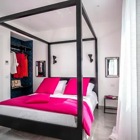 36 Steps In Tasso Square Apartman *